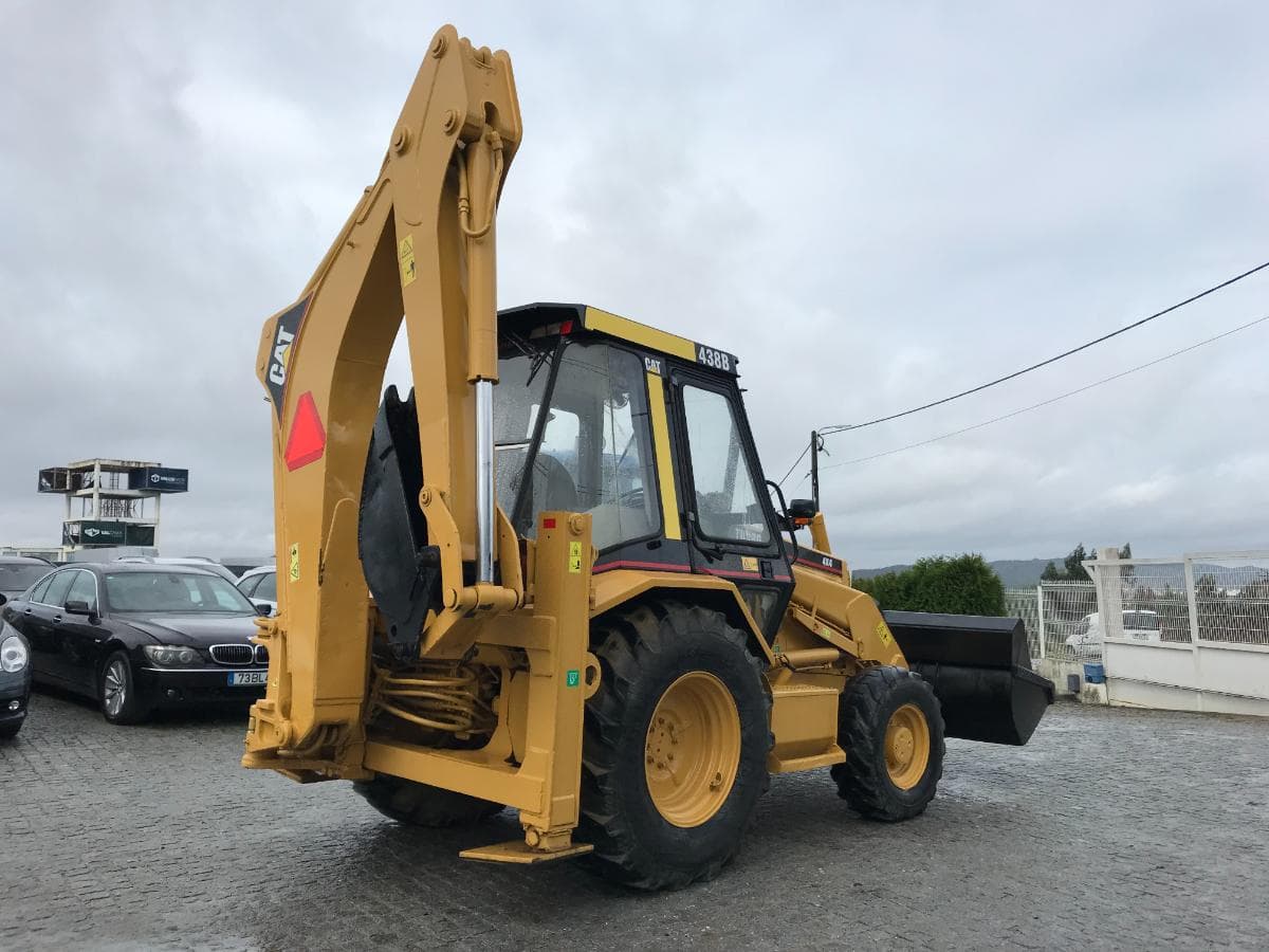 Retroescavadora CAT 438B — imagen 4