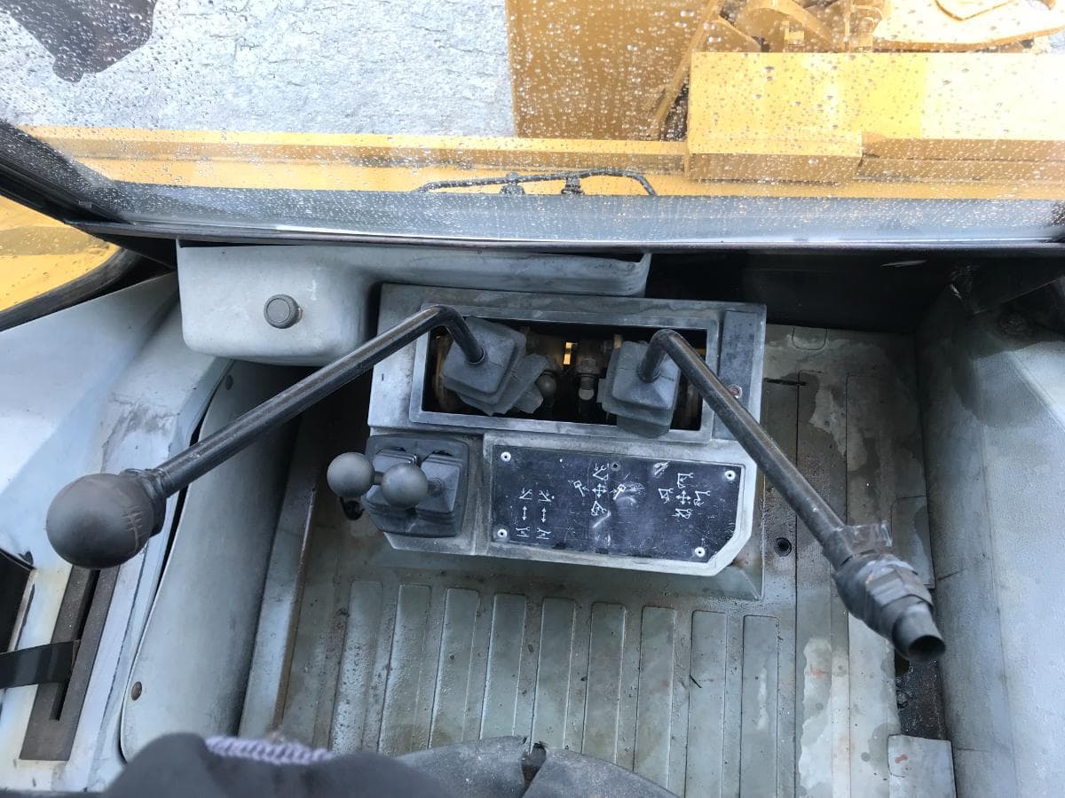 Retroescavadora CAT 438B — imagen 12