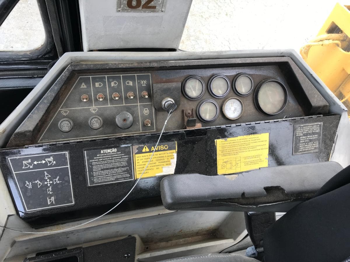 Retroescavadora CAT 438B — imagen 11