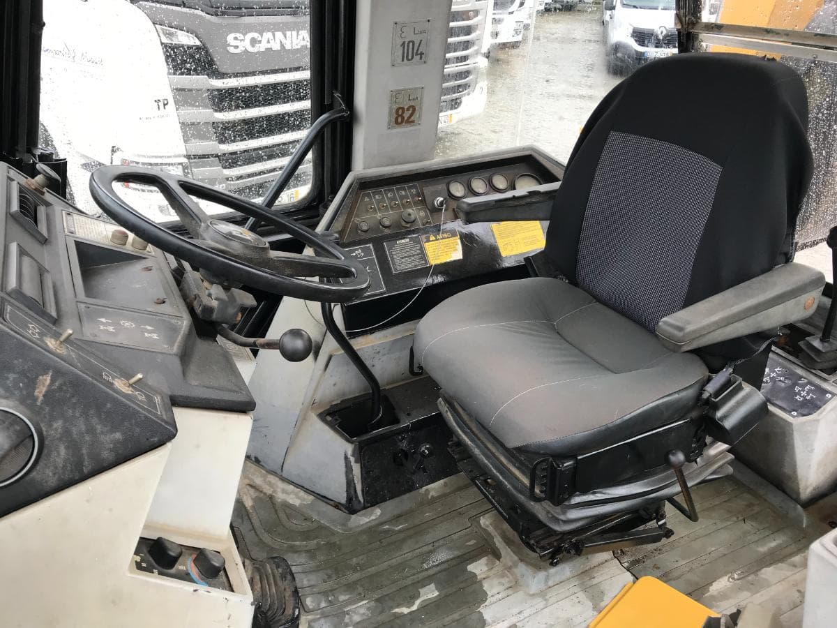 Retroescavadora CAT 438B — imagen 16
