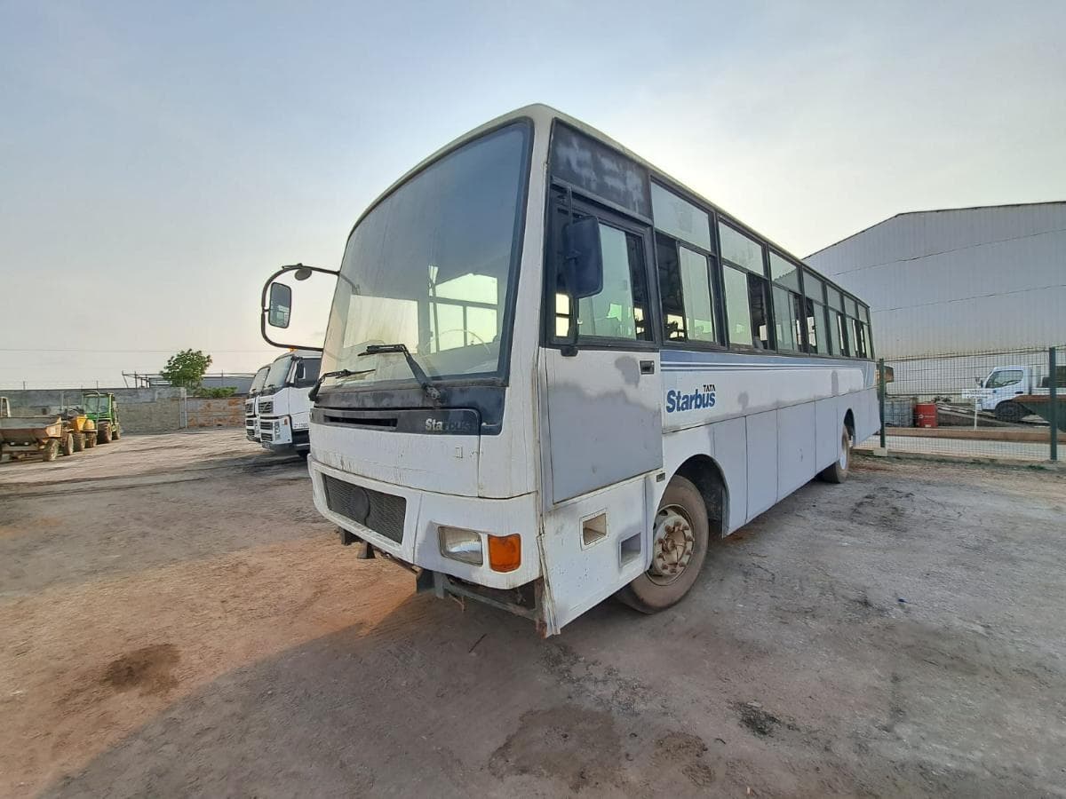 Autocarro TATA de 60 a 69 Lugares · Viana — image 1