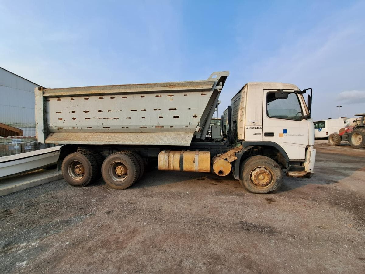 Camião Basculante 26 T (6X4) VOLVO FM 13-400 · — imagen 4