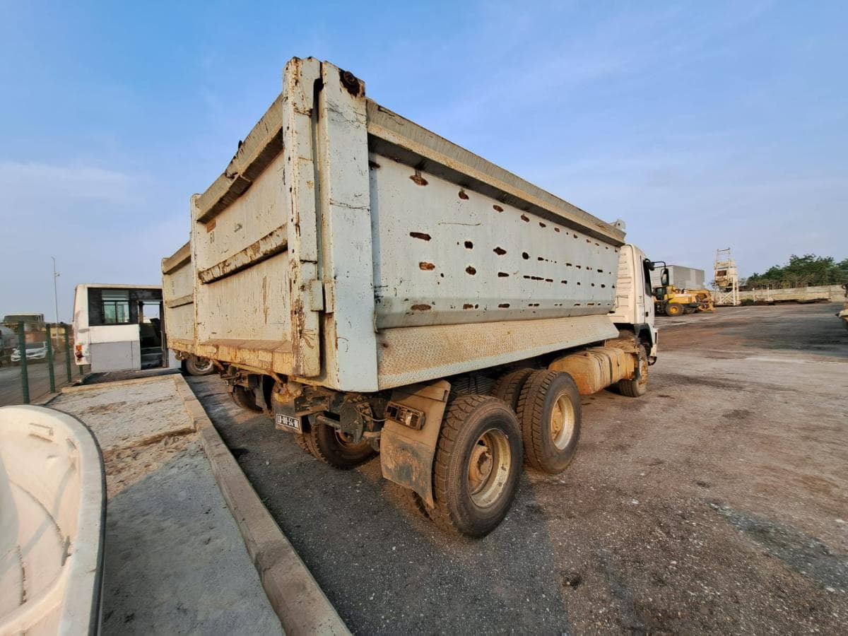 Camião Basculante 26 T (6X4) VOLVO FM 13-400 · — imagen 5