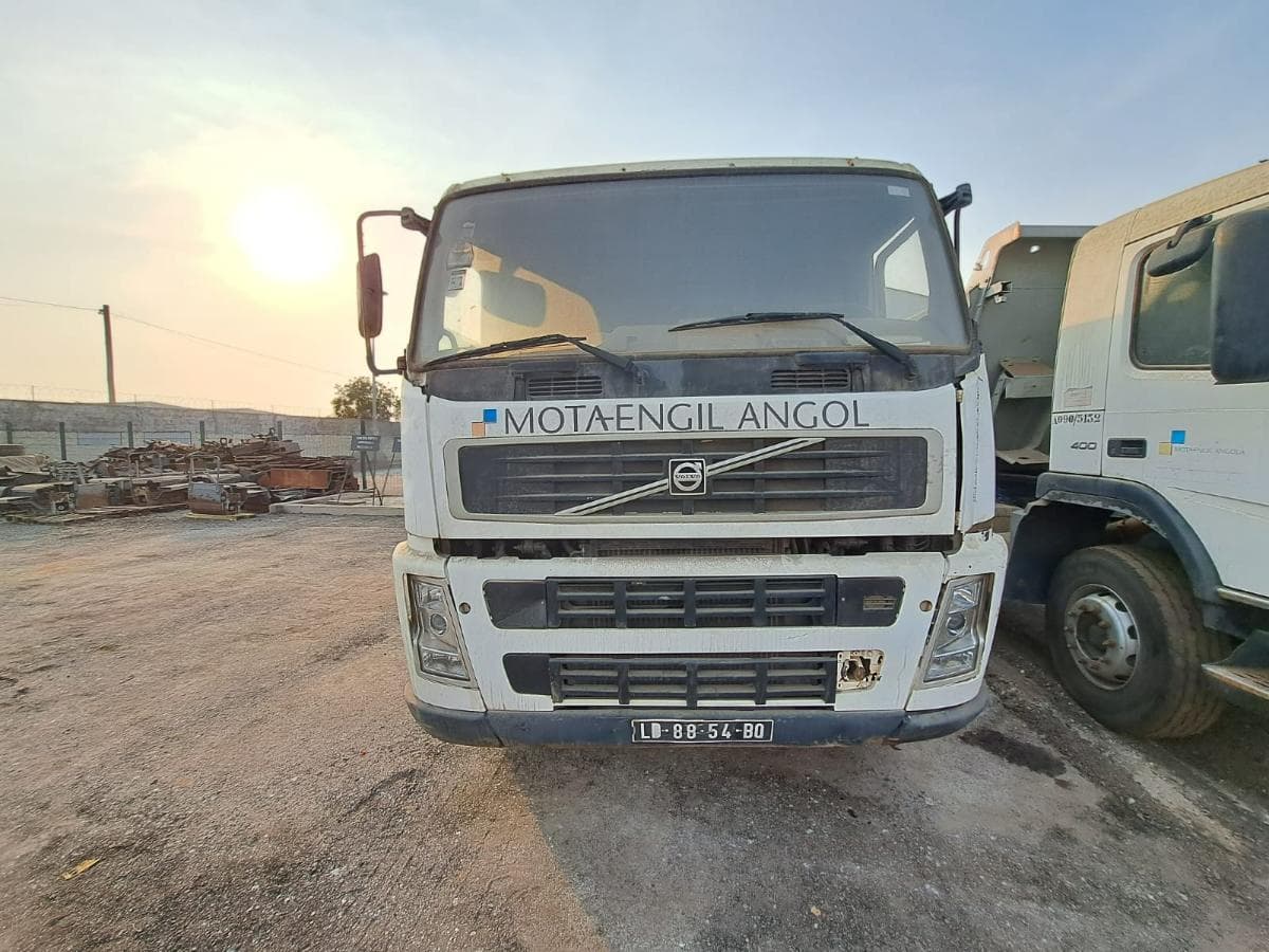 Camião Basculante 26 T (6X4) VOLVO FM 13-400 · — imagen 2