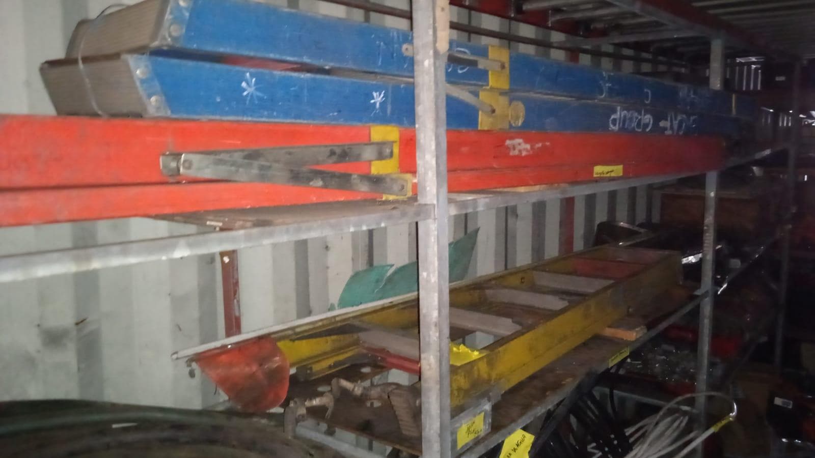 Diversos + Rebarbadeiras + Diversos + Diversos + Rebarbadeiras + Furadeira + Diversos + Braçadeiras + Torque Wreck + Radiadores + Diversos + Diversos + Diversos + Diversos + Diversos + Diversos + Diversos + Diversos + Contentor de 40P · — imagem 11