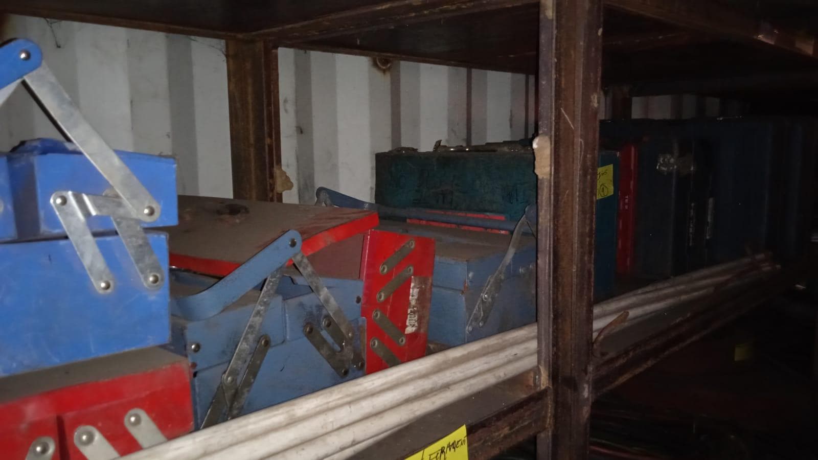 Diversos + Rebarbadeiras + Diversos + Diversos + Rebarbadeiras + Furadeira + Diversos + Braçadeiras + Torque Wreck + Radiadores + Diversos + Diversos + Diversos + Diversos + Diversos + Diversos + Diversos + Diversos + Contentor de 40P · — imagem 48