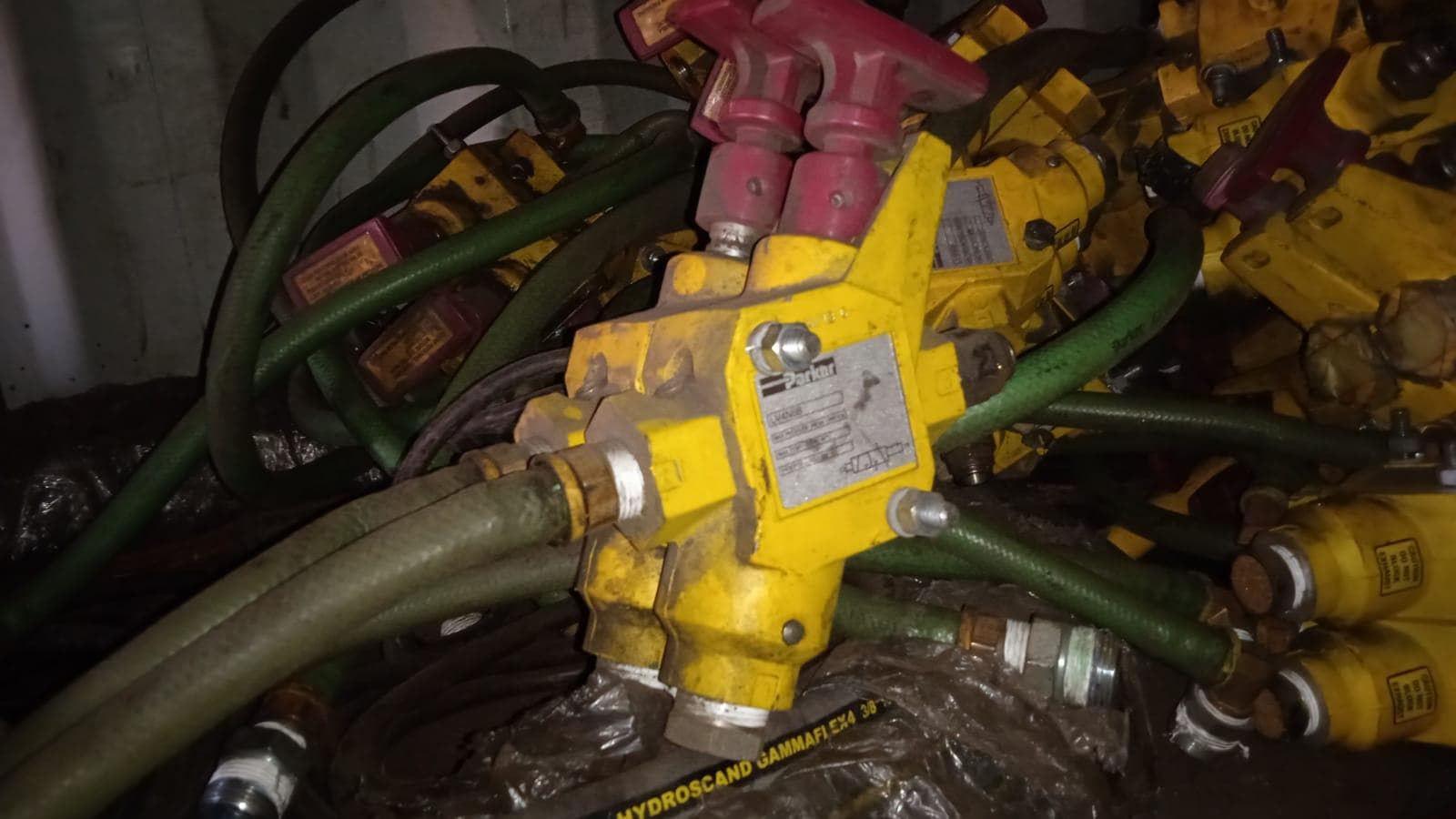 Diversos + Rebarbadeiras + Diversos + Diversos + Rebarbadeiras + Furadeira + Diversos + Braçadeiras + Torque Wreck + Radiadores + Diversos + Diversos + Diversos + Diversos + Diversos + Diversos + Diversos + Diversos + Contentor de 40P · — imagem 15
