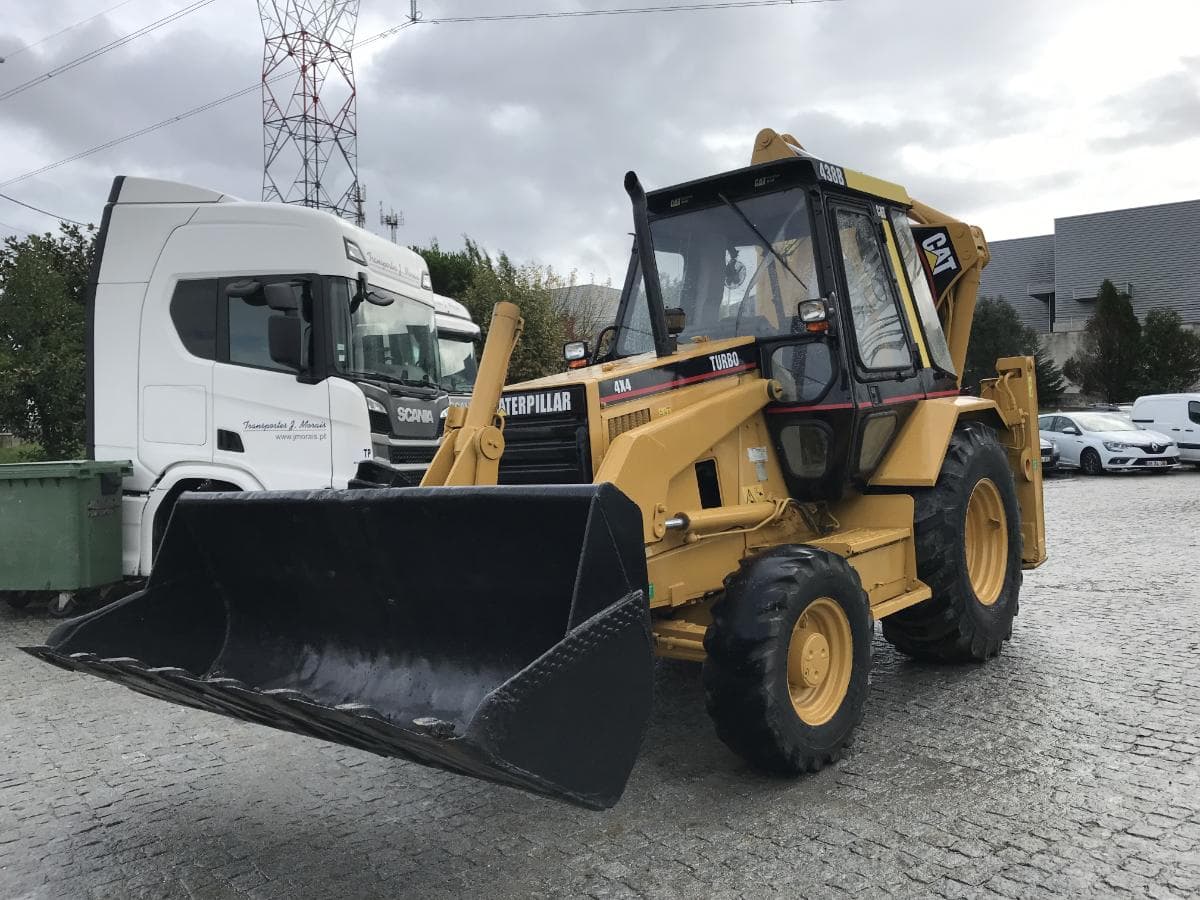 Retroescavadora CAT 438B — imagen 1