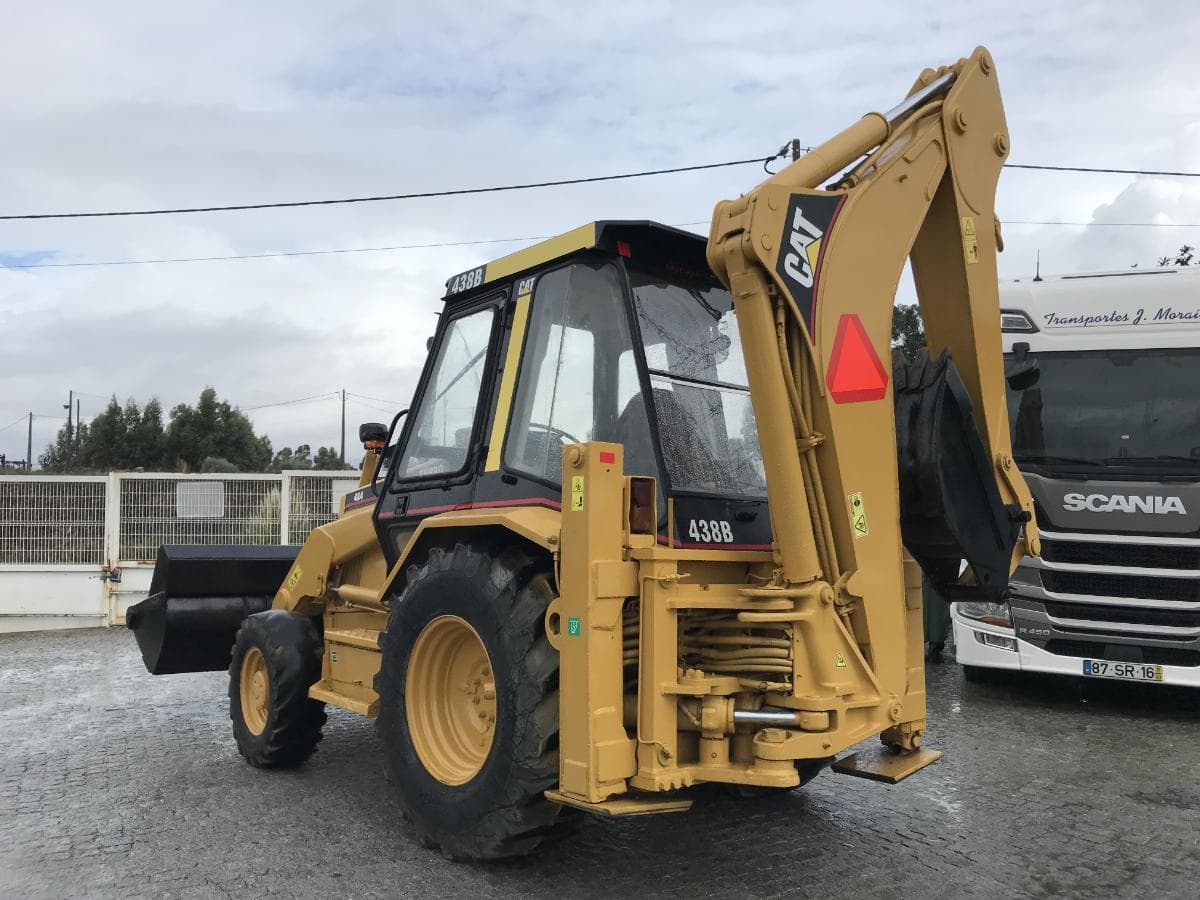 Retroescavadora CAT 438B — imagen 5