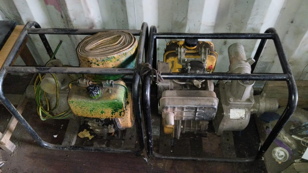 Diversos + Diversos + Grampos + Diversos + Diversos + Diversos + Electrodos + Diversos + Diversos + Diversos + Diversos + Diversos + Fitas + Diversos + Diversos + Máquinas Rebarbadora   + Diversos + Pregos 50×2.50mm + Diversos + Cintas + Cintas + Cintas + Cintas + Cintas + Mangueiras para maçarico  + Cintos de Segurança + Diversos + Diversos + Porcas + Porcas + Diversos + Pregos   + Parafusos + Material Hospitalar + Diversos + Cordas + Diversos + Material para Soldadura + Material para Instalacao electrica + Diversos + Spray Q20 + Braçadeiras + Rolos de rede   + Cerca de Segurança + Cabo flexível  + Abaraçadeiras + Materia para soldadura + Abraçadeiras + Diversos + Bombas de água   + Diversos + Compressor   + Contentor de 40P · — imagen 48