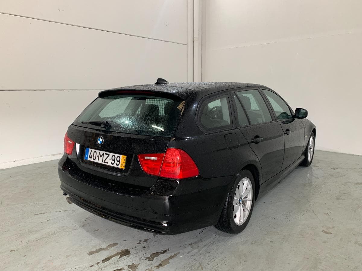 BMW 318D Touring · Ano 2012 — image 8