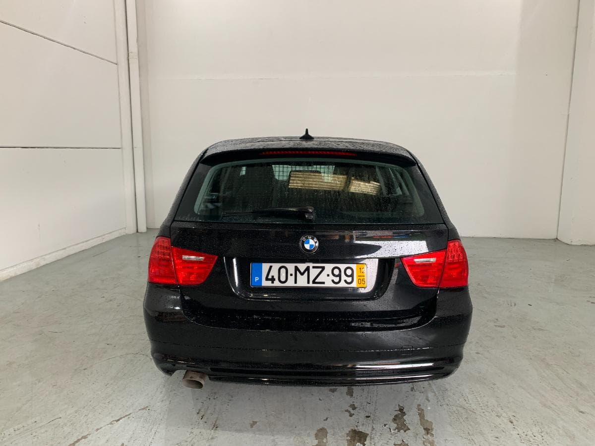 BMW 318D Touring · Ano 2012 — image 9