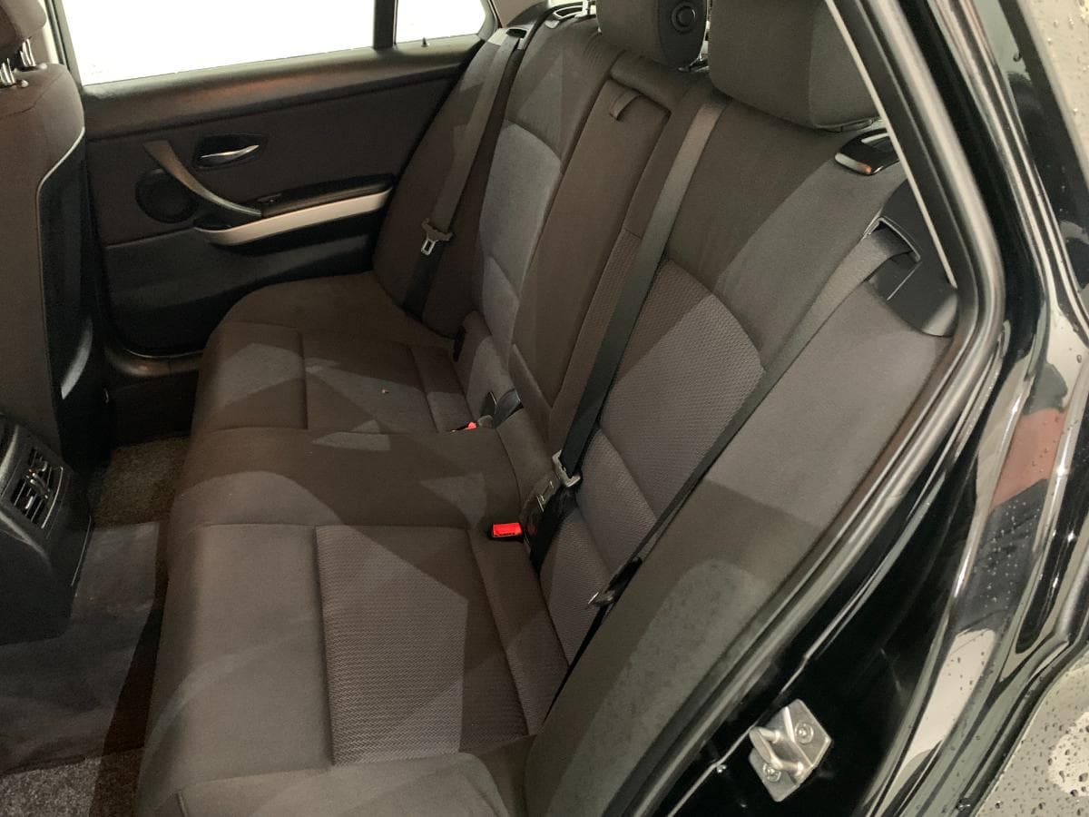 BMW 318D Touring · Ano 2012 — image 14