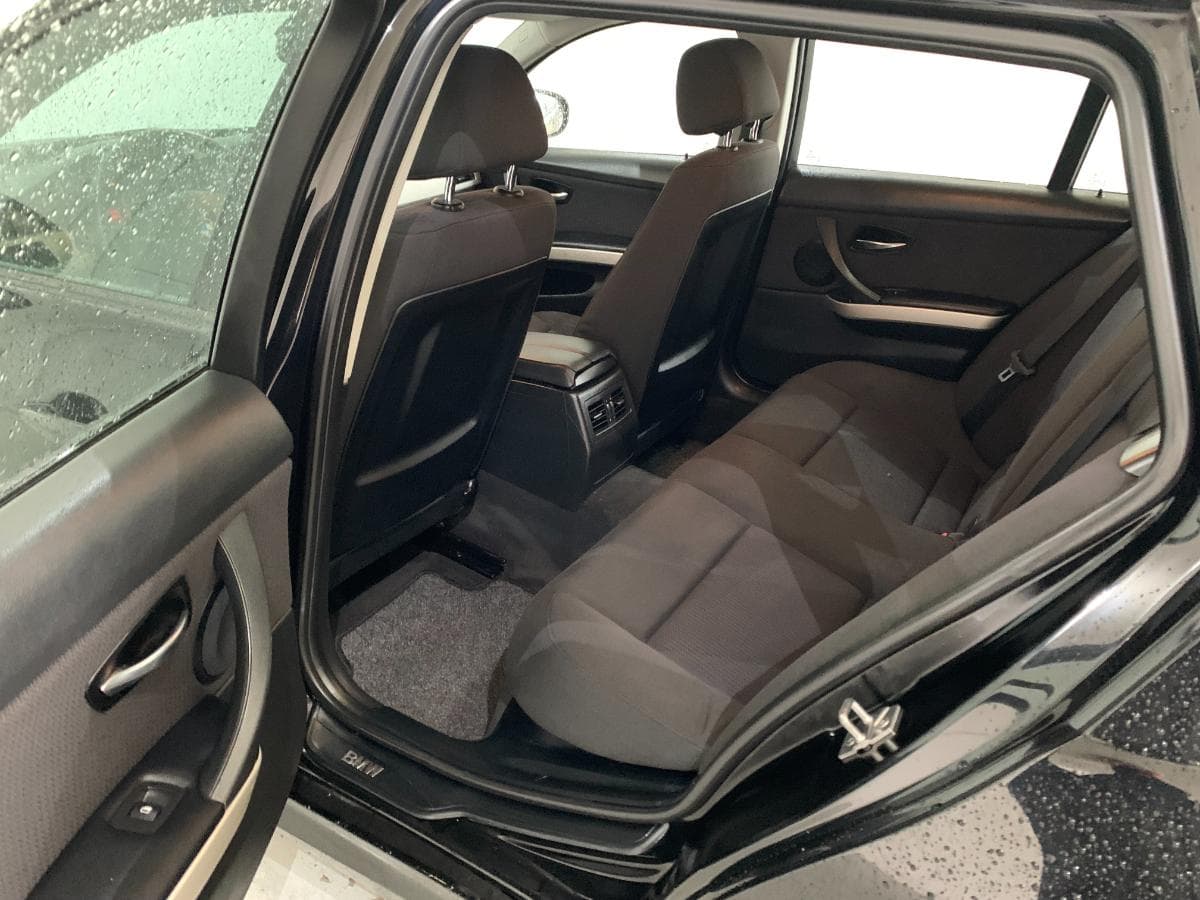 BMW 318D Touring · Ano 2012 — image 15