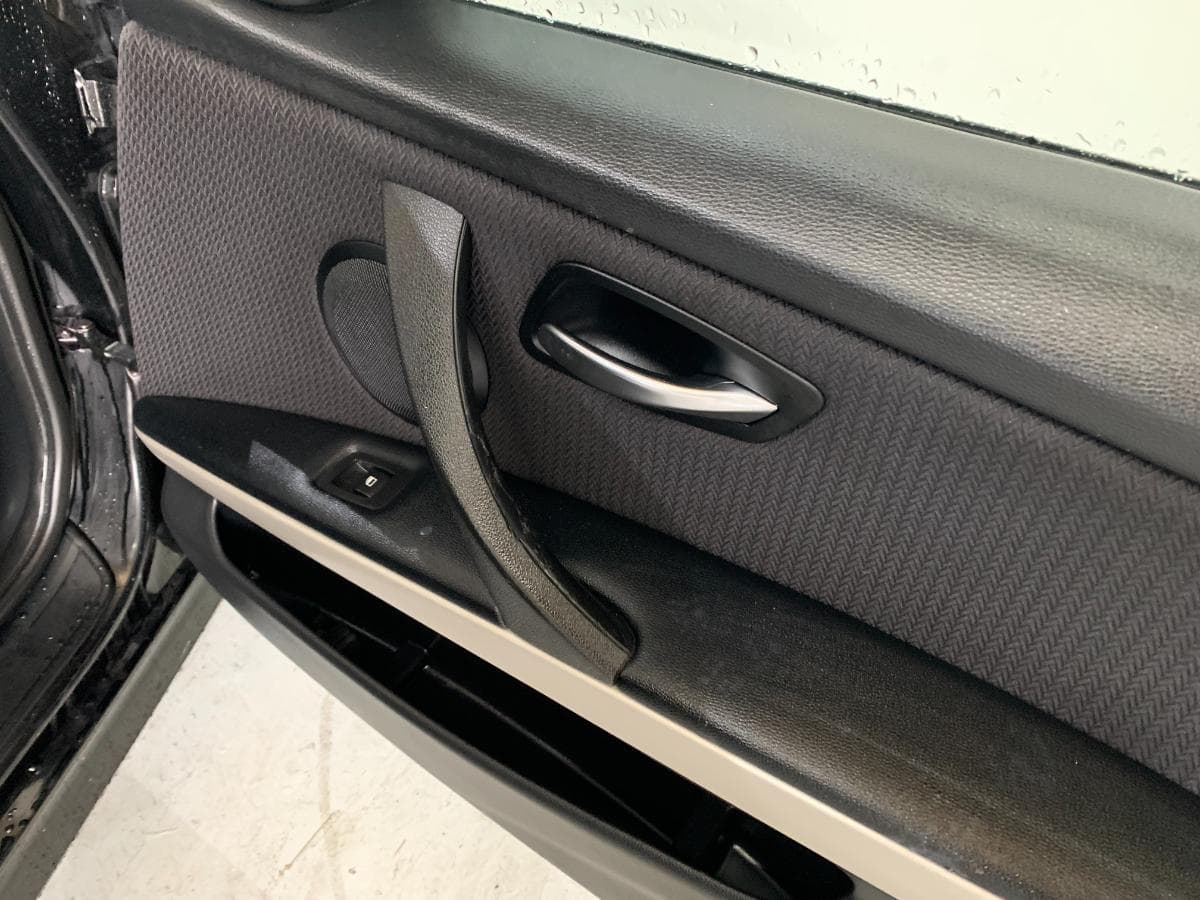 BMW 318D Touring · Ano 2012 — image 17