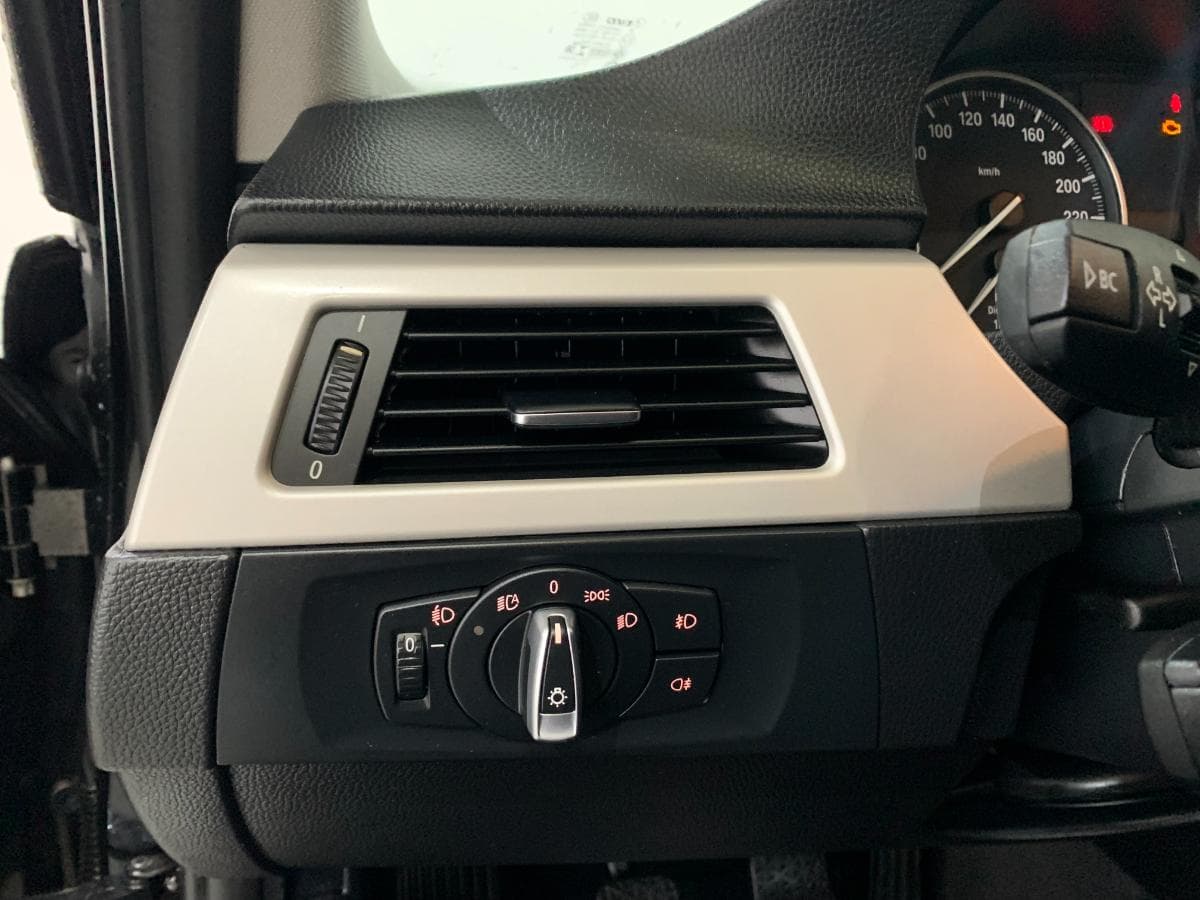 BMW 318D Touring · Ano 2012 — image 21