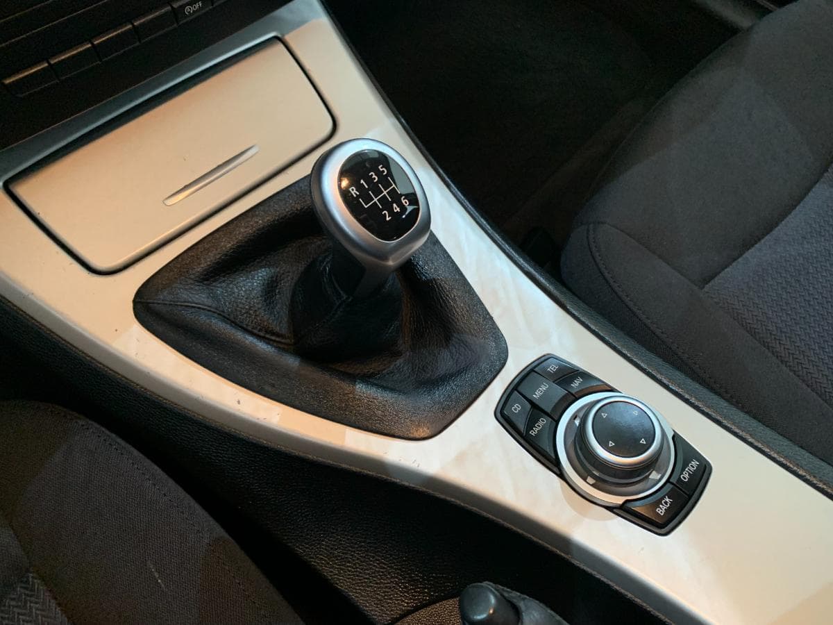 BMW 318D Touring · Ano 2012 — image 22