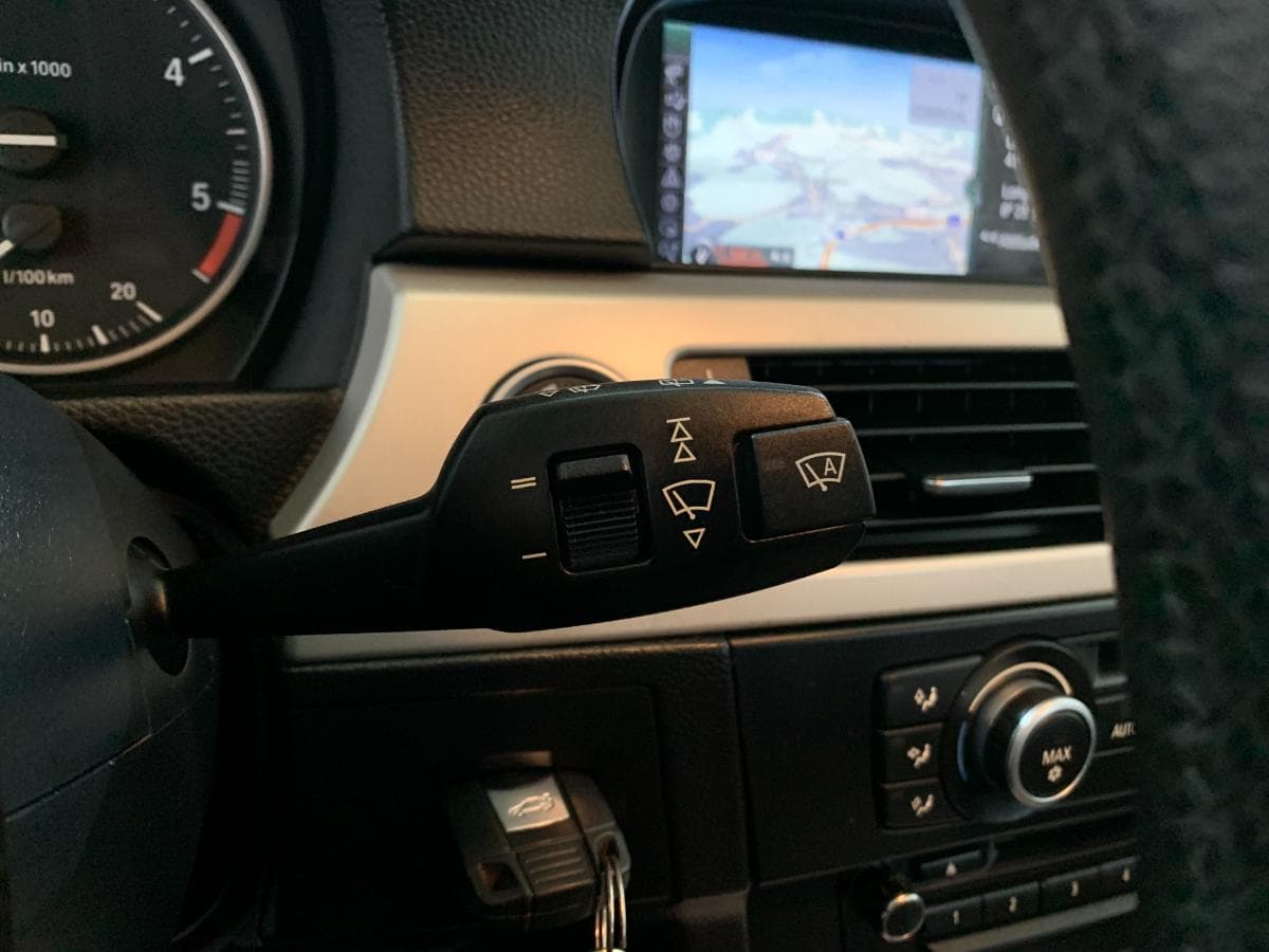 BMW 318D Touring · Ano 2012 — image 23