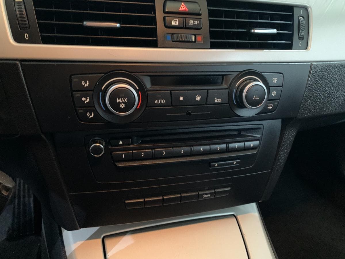 BMW 318D Touring · Ano 2012 — image 25