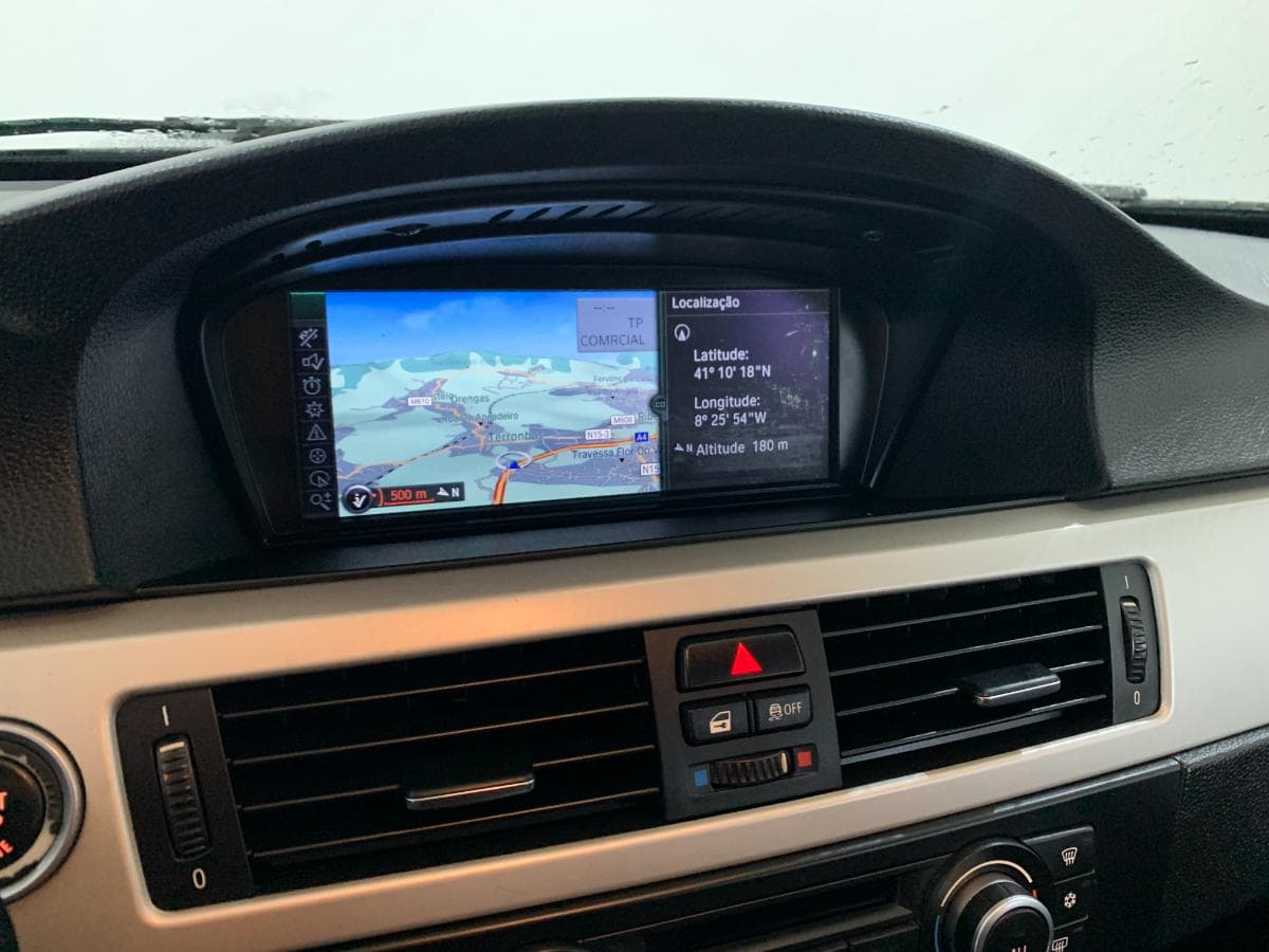 BMW 318D Touring · Ano 2012 — image 27