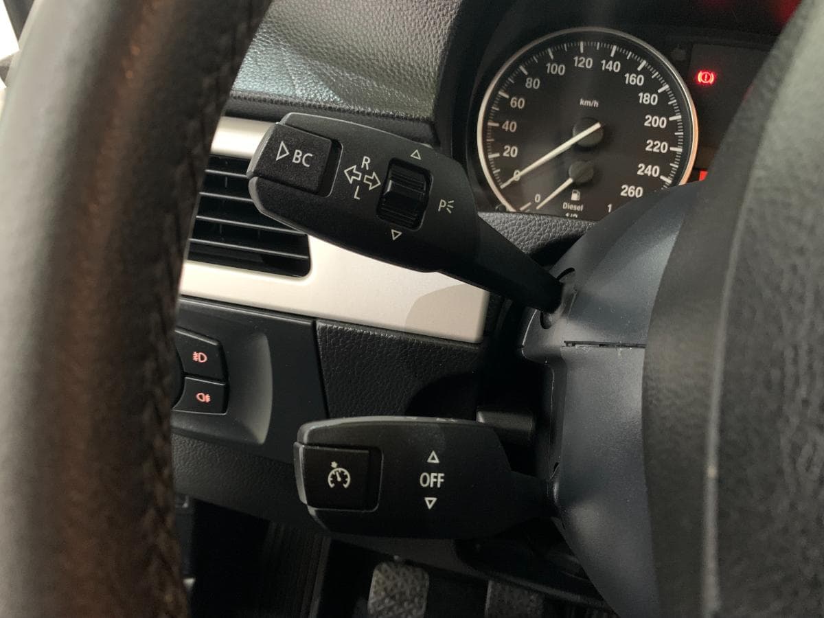 BMW 318D Touring · Ano 2012 — image 28