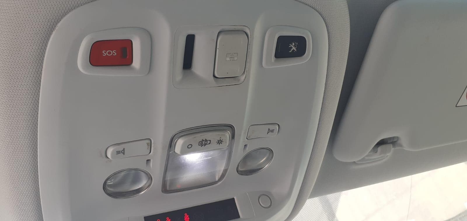 Peugeot 308 1.6 Blue HDI · Ano 2015 — imagen 12