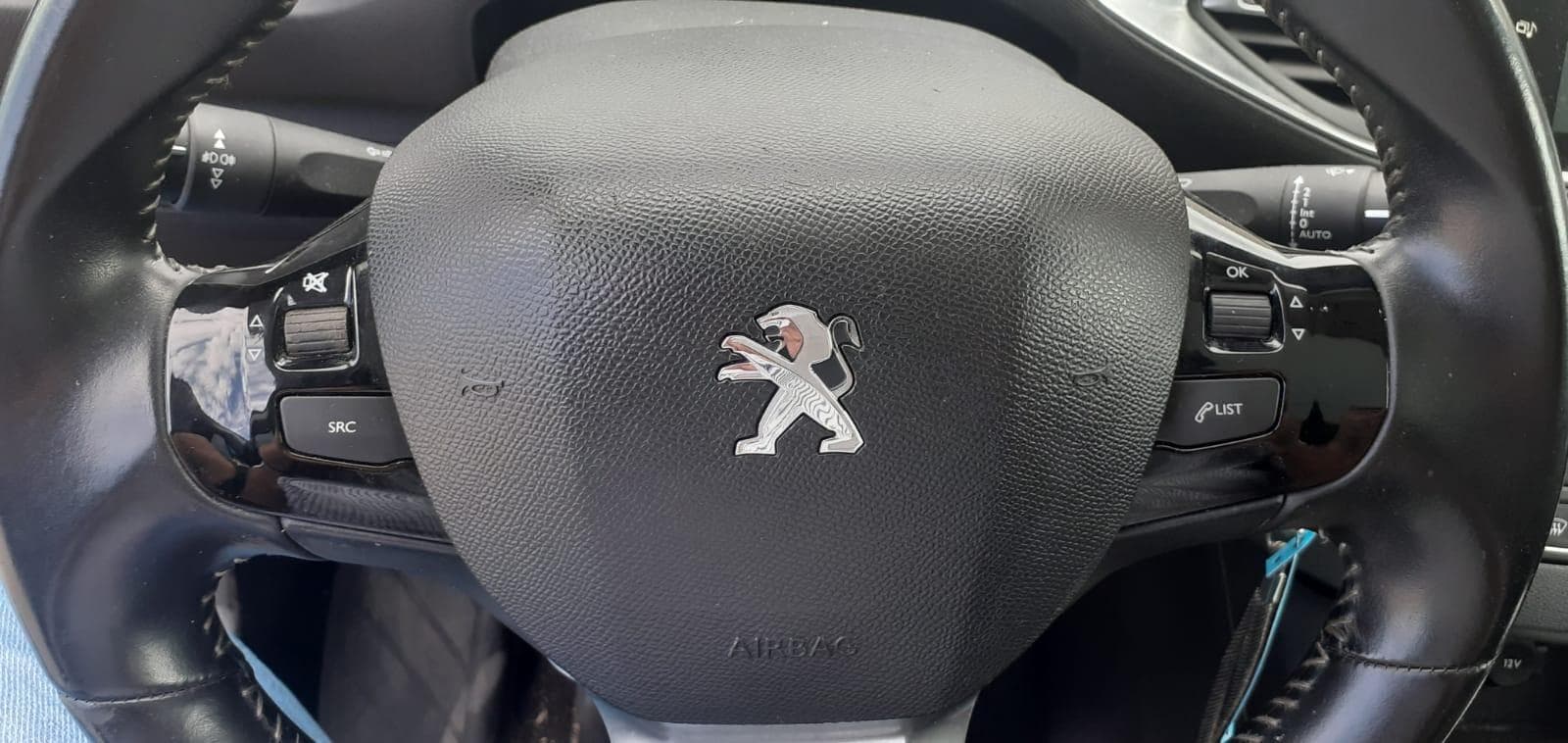 Peugeot 308 1.6 Blue HDI · Ano 2015 — imagen 16