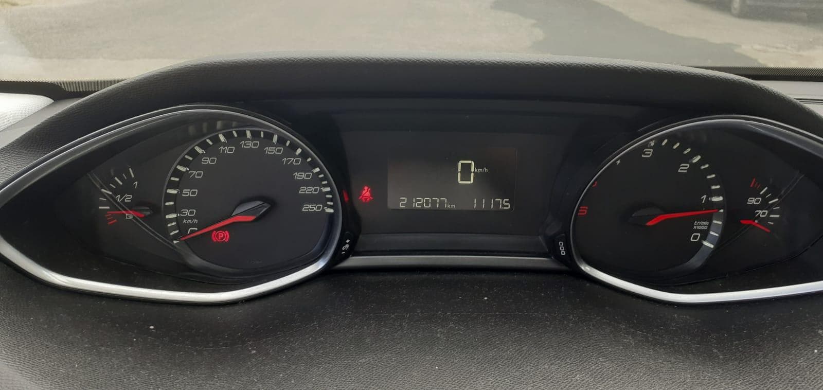 Peugeot 308 1.6 Blue HDI · Ano 2015 — imagen 19