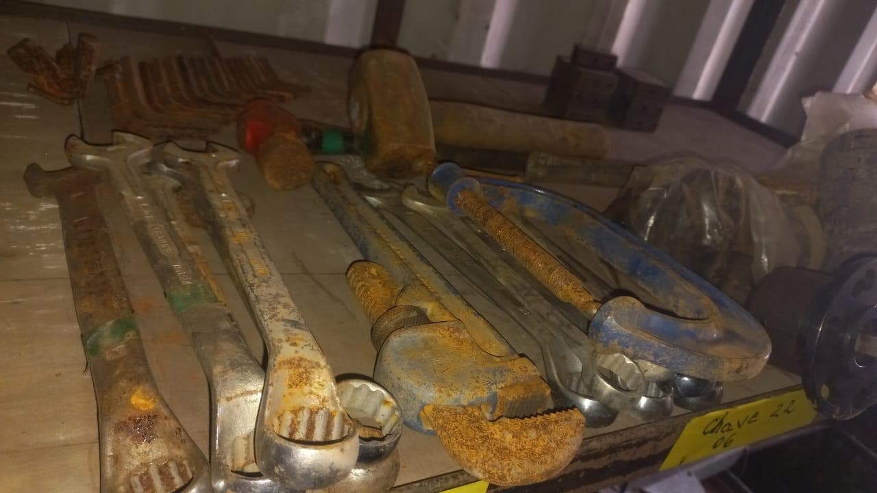 Diversos + Diversos + Diversos + Diversos + Diversos + Diversos + Diversos + Welding Machine + Welding Machine + Welding Machine + Ridgid Machine + Motores + Cut off machine + Caixas de Ferramenta + Varões + Diversos + Frolas + Cintos de Segurança + Diversos + Contentor de 40P · — imagem 35