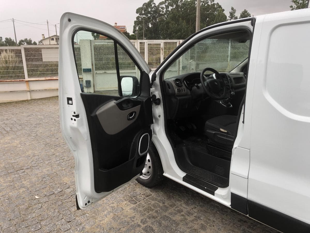 Renault Trafic · Ano 2017 — imagen 16
