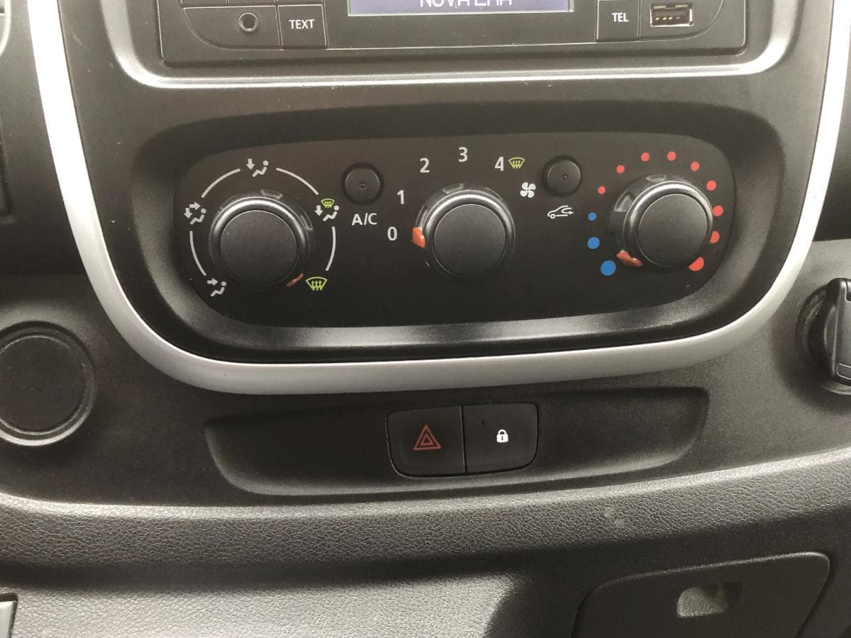 Renault Trafic · Ano 2017 — imagen 19