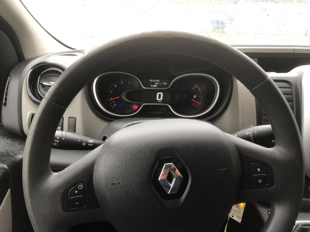 Renault Trafic · Ano 2017 — imagen 31