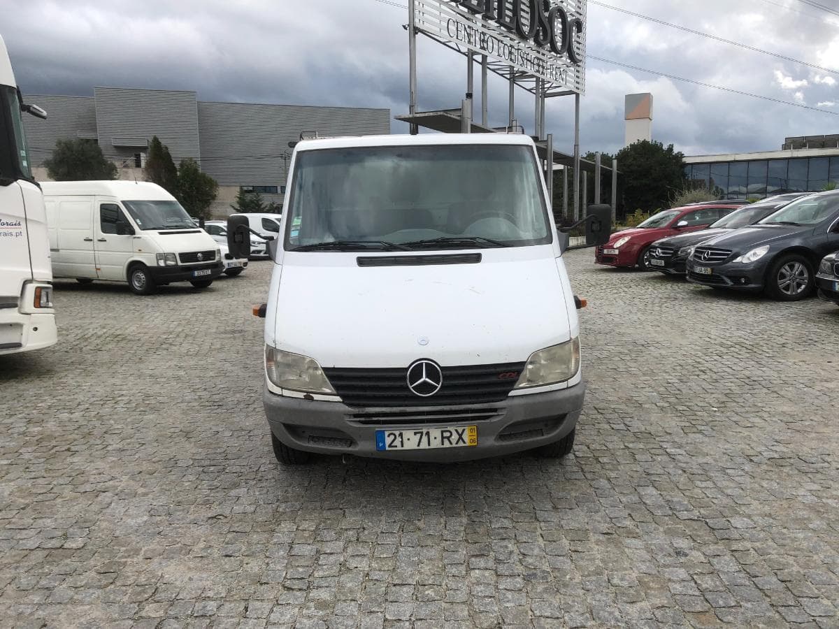 Mercedes-Benz 413CDI · Ano 2001 — imagem 3
