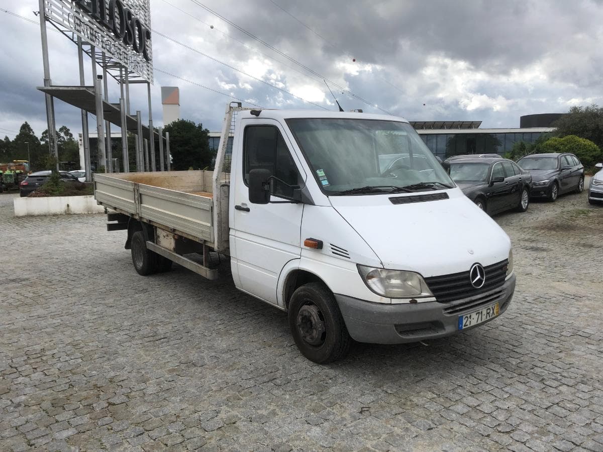 Mercedes-Benz 413CDI · Ano 2001 — imagem 1