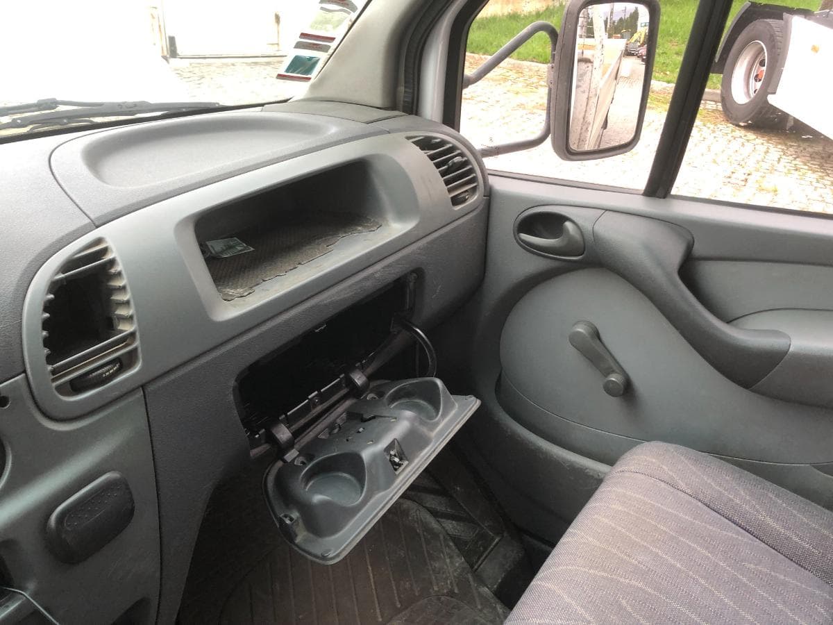 Mercedes-Benz 413CDI · Ano 2001 — imagem 16