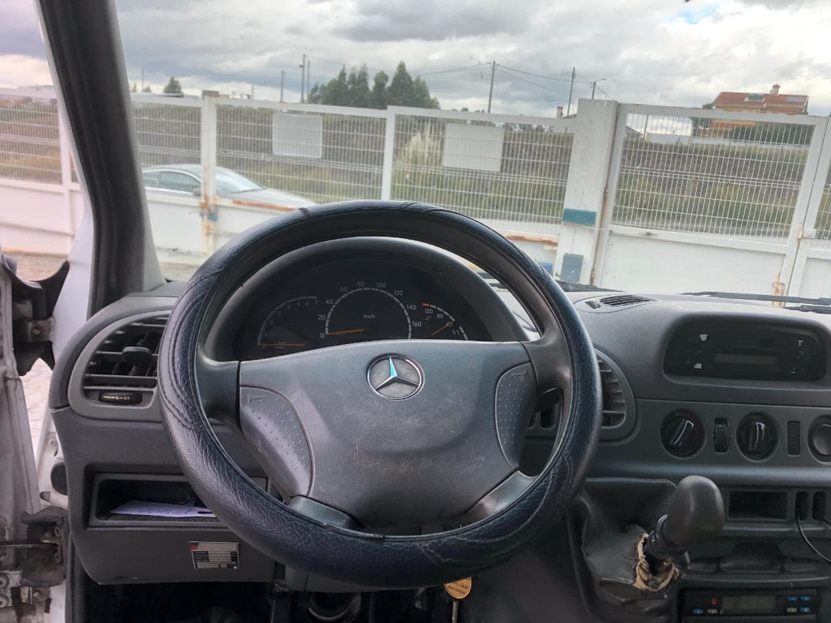 Mercedes-Benz 413CDI · Ano 2001 — imagem 22