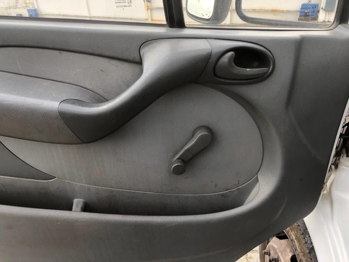 Mercedes-Benz 413CDI · Ano 2001 — imagem 23