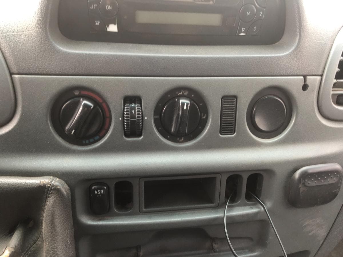 Mercedes-Benz 413CDI · Ano 2001 — imagem 27