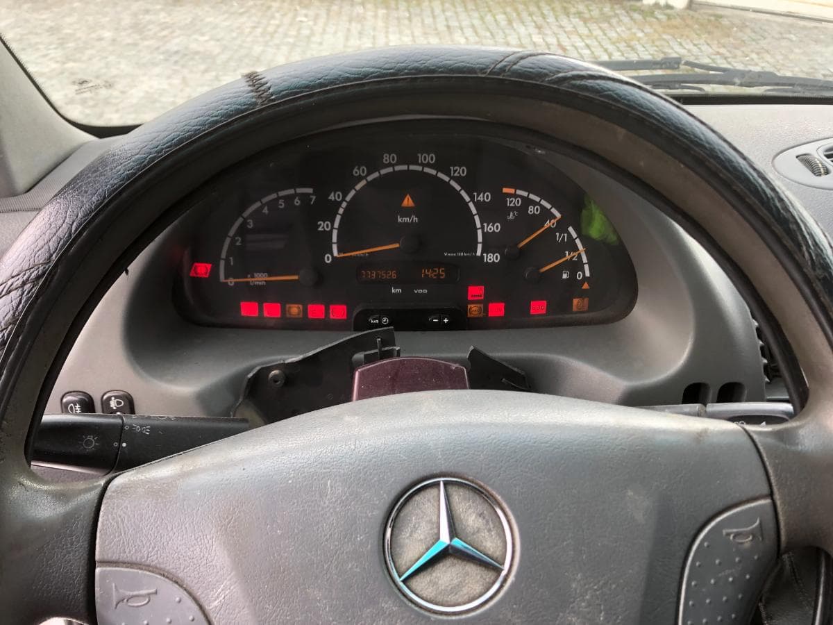 Mercedes-Benz 413CDI · Ano 2001 — imagem 28