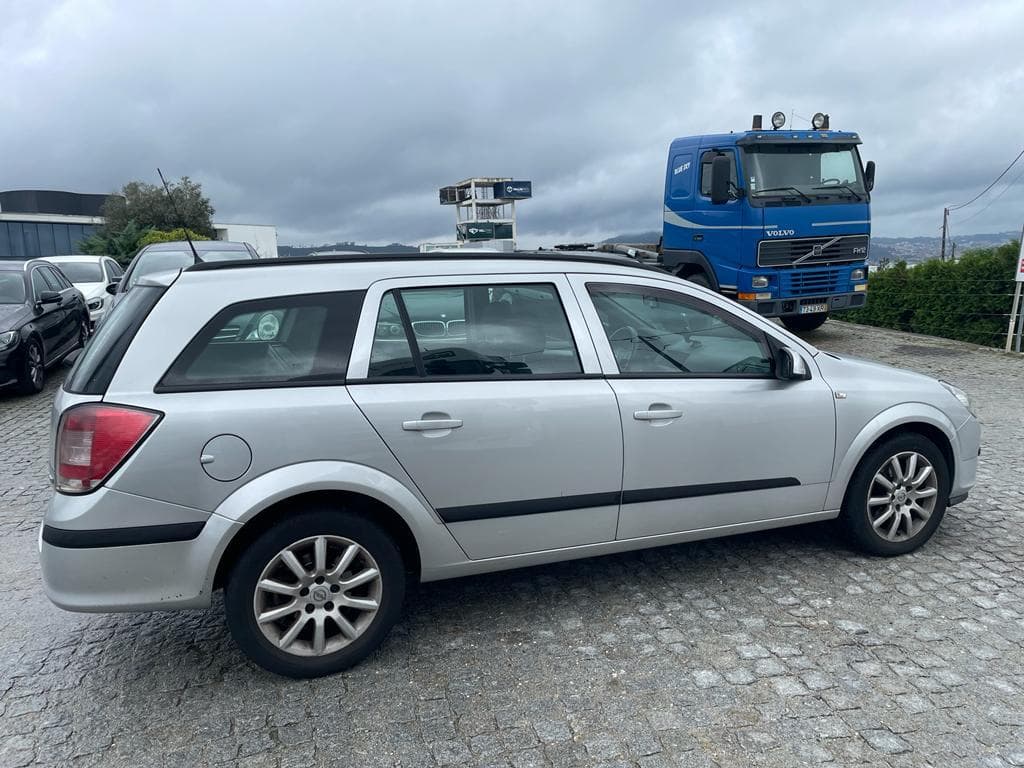 Opel Astra SW · Ano 2004 — image 4