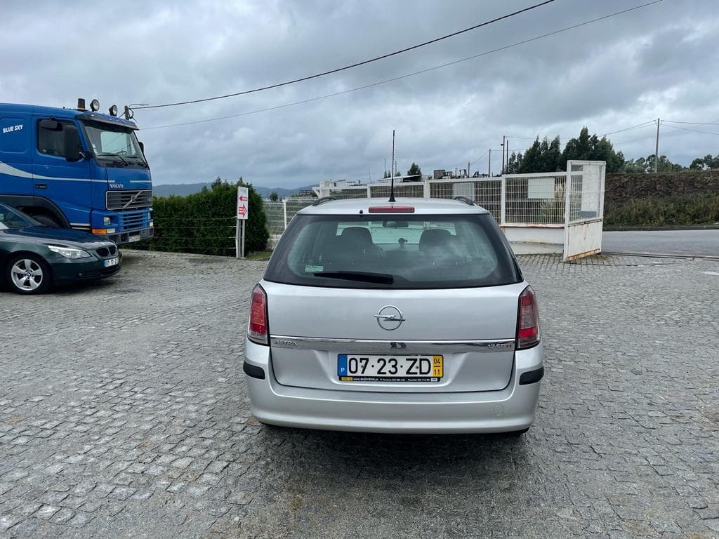 Opel Astra SW · Ano 2004 — image 6
