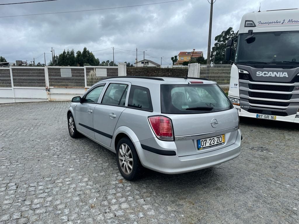 Opel Astra SW · Ano 2004 — image 5
