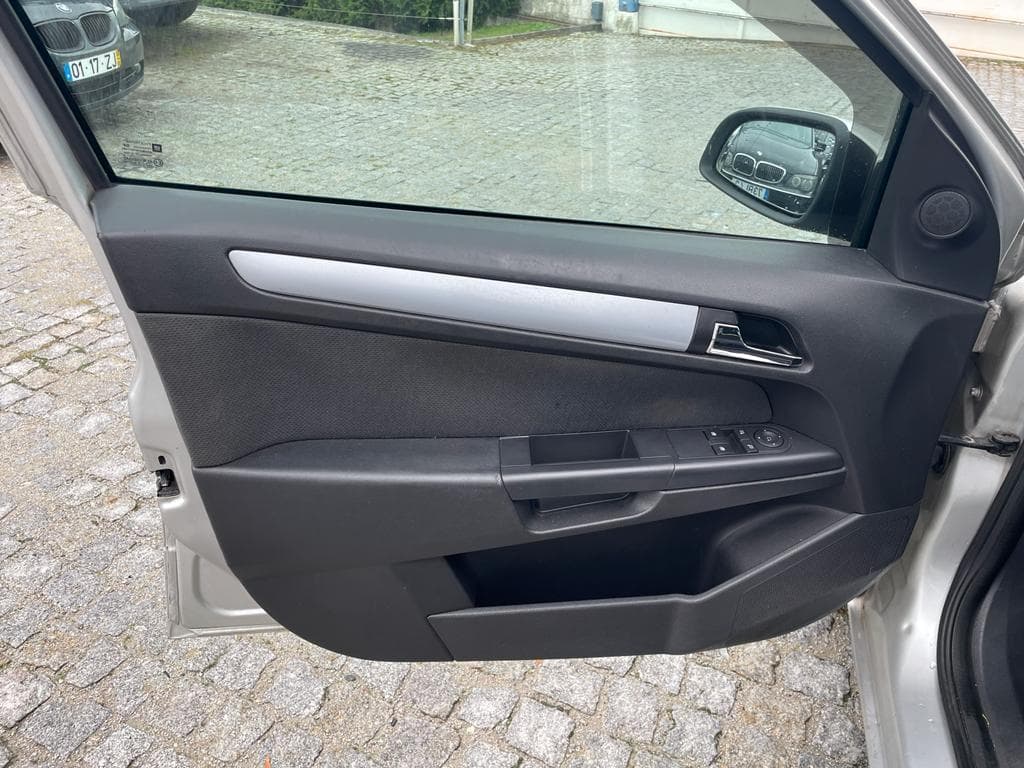 Opel Astra SW · Ano 2004 — image 14