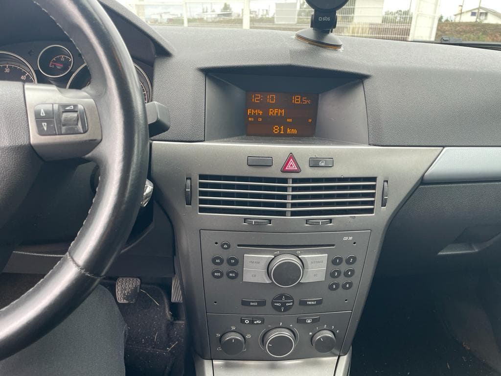 Opel Astra SW · Ano 2004 — image 17