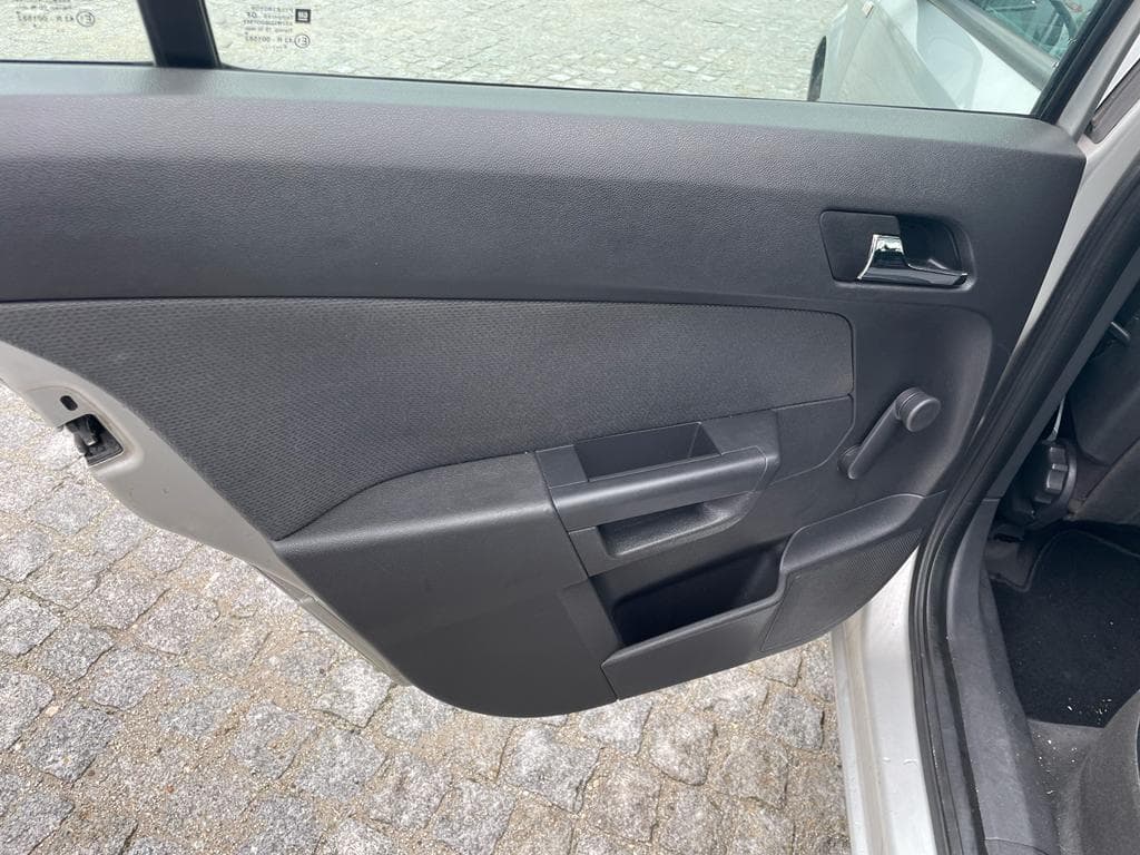 Opel Astra SW · Ano 2004 — image 22