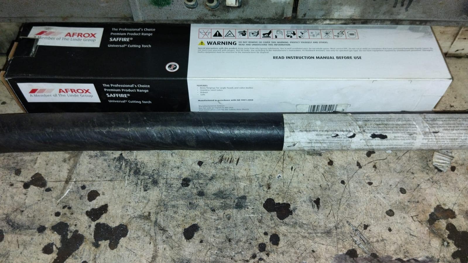Furadeira + Compressor de Ar "Atlas Copco". + Diversos + Máquina multifuncional + Guinchos + Macaco hidráulico + Diversos + Diversos + Diversos + Diversos + Grampo + Diversos + Diversos + Diversos + Diversos + Tambores 400L de óleo hidráulico. + Bombas de abastecimento de óleo hidráulico + Compressor de Ar + Diversos + Tubos de mangueira + Diversos + Botijão de gás 50L + Diversos + Diversos + Contentor de 40P · — image 10