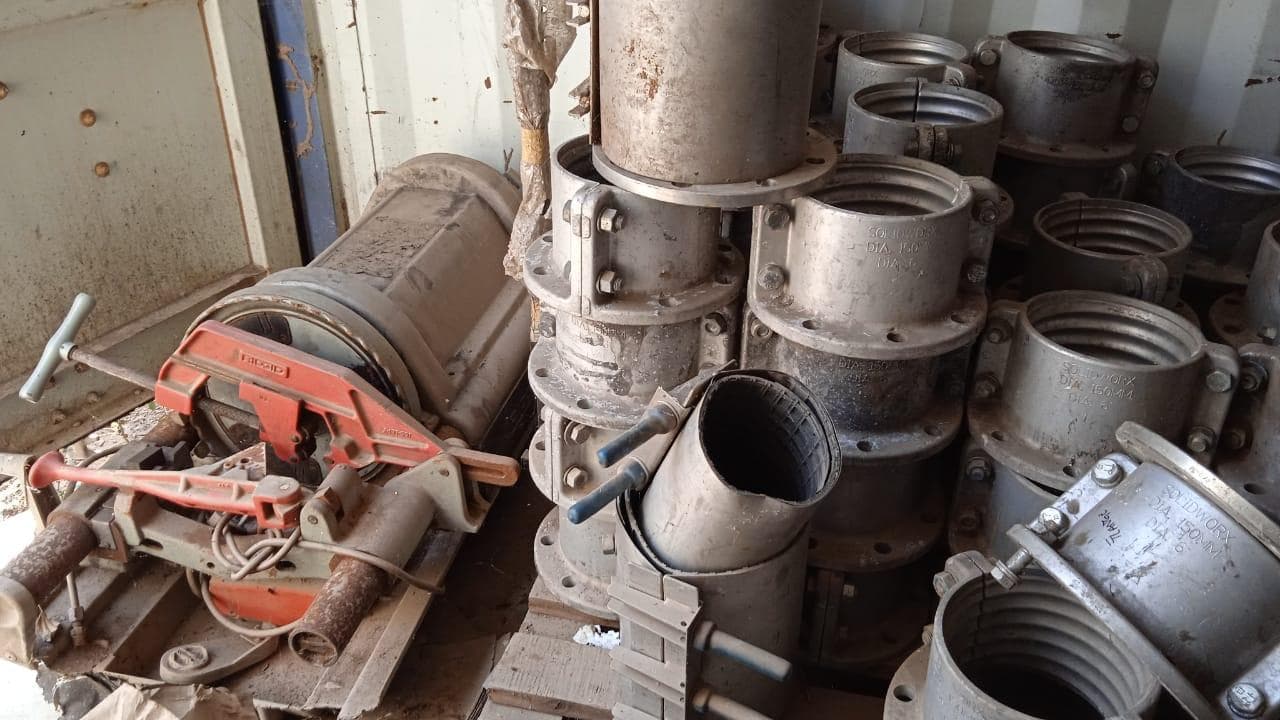 Máquina para fazer rosca + Diversos + Bomba de água + Motores + Diversos + Diversos + Bombas de água + Diversos + Diversos + Compressor de ar + Compressor de ar + Compactadora Turner Morris + Compressor de ar + Compressor Oceanos + Contentor de 40P · — image 16