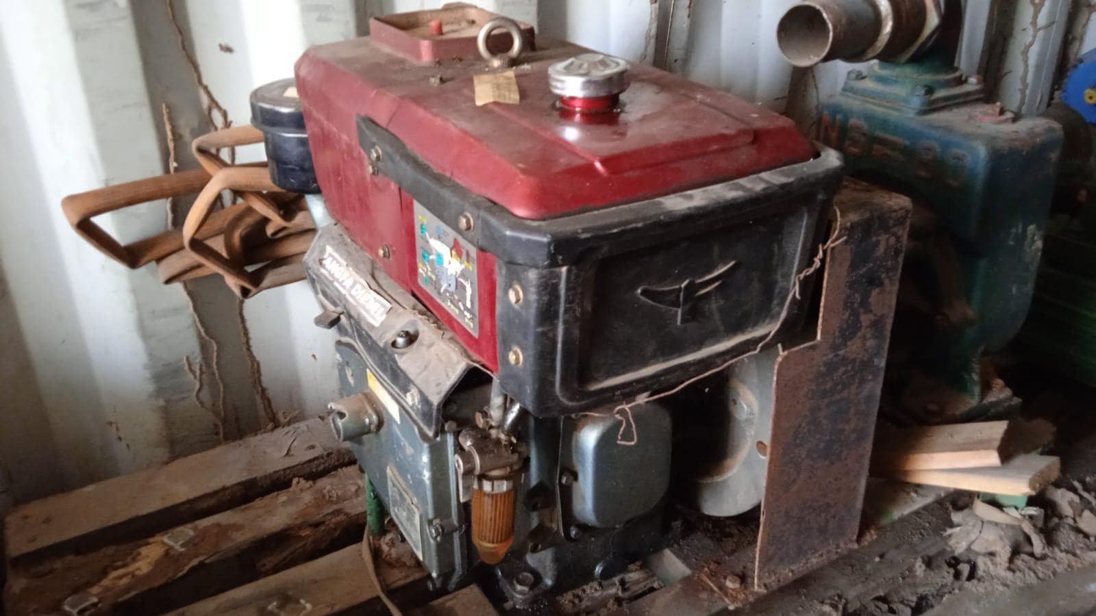 Máquina para fazer rosca + Diversos + Bomba de água + Motores + Diversos + Diversos + Bombas de água + Diversos + Diversos + Compressor de ar + Compressor de ar + Compactadora Turner Morris + Compressor de ar + Compressor Oceanos + Contentor de 40P · — image 3