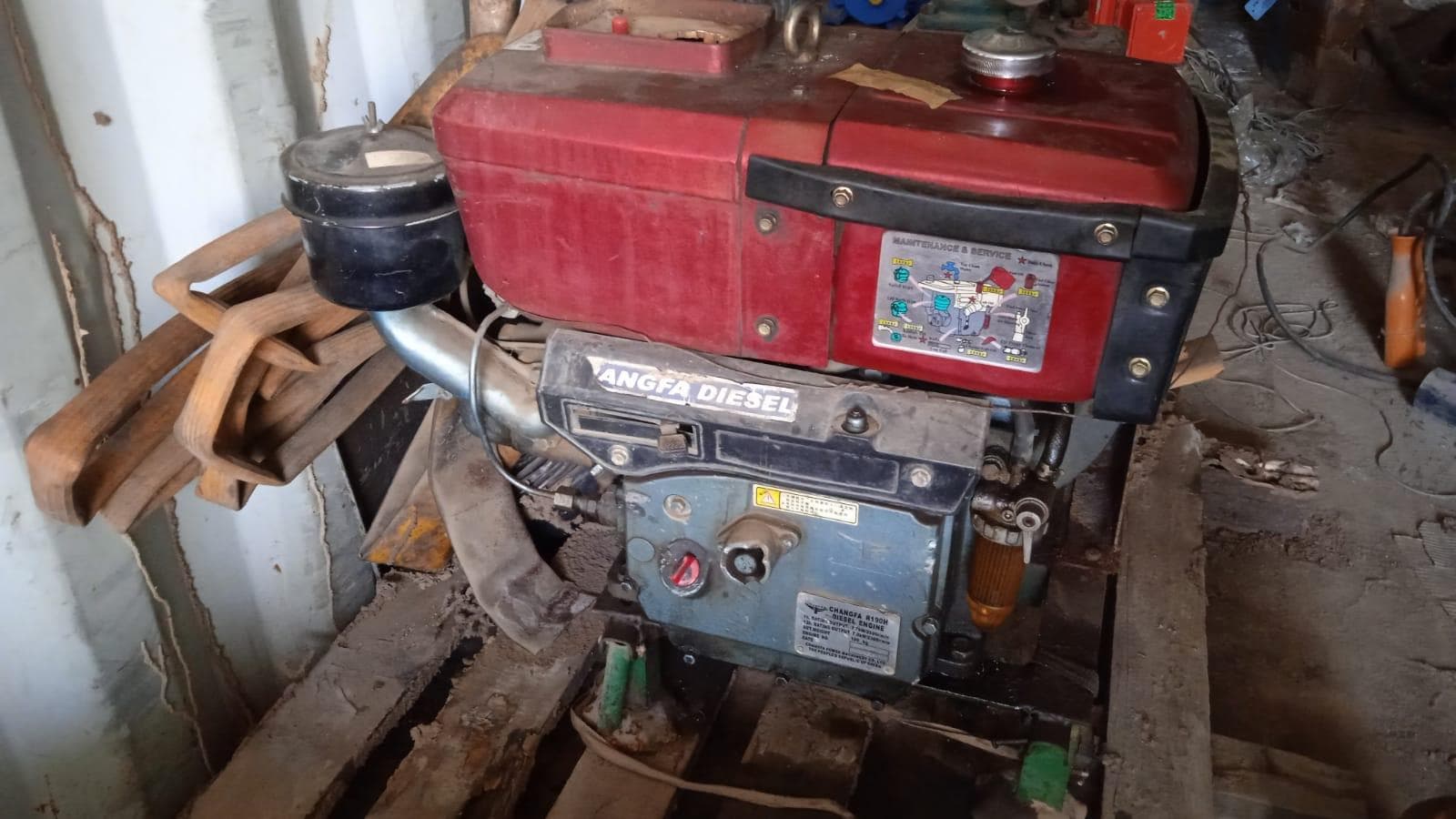 Máquina para fazer rosca + Diversos + Bomba de água + Motores + Diversos + Diversos + Bombas de água + Diversos + Diversos + Compressor de ar + Compressor de ar + Compactadora Turner Morris + Compressor de ar + Compressor Oceanos + Contentor de 40P · — image 33