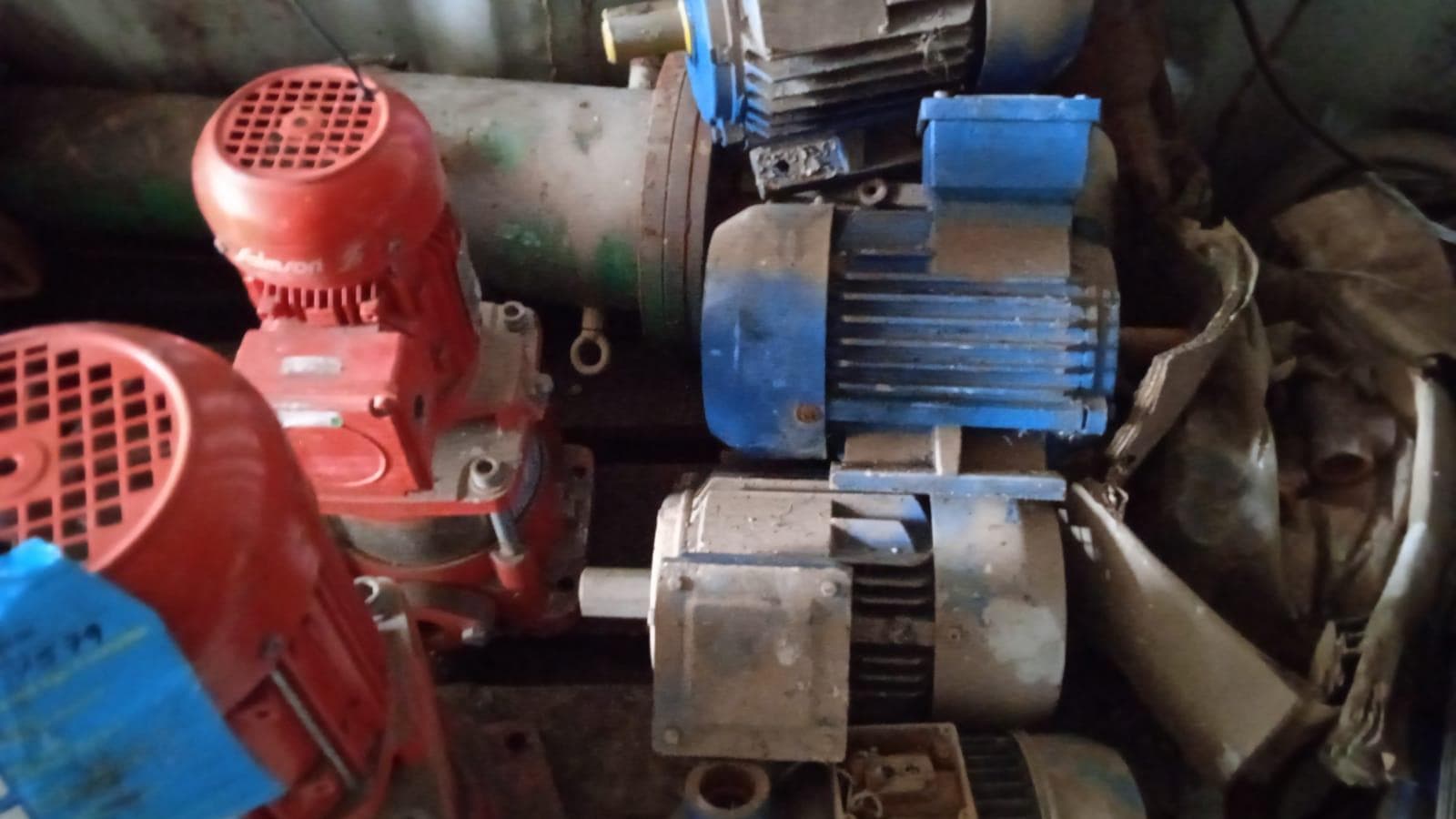 Máquina para fazer rosca + Diversos + Bomba de água + Motores + Diversos + Diversos + Bombas de água + Diversos + Diversos + Compressor de ar + Compressor de ar + Compactadora Turner Morris + Compressor de ar + Compressor Oceanos + Contentor de 40P · — image 19